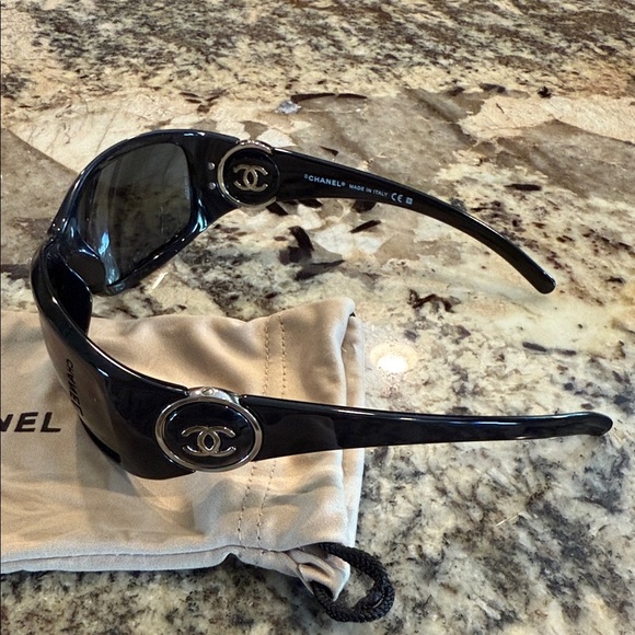 CHANEL Black Sunglasses with Case and Pouch - Picture 2 of 6